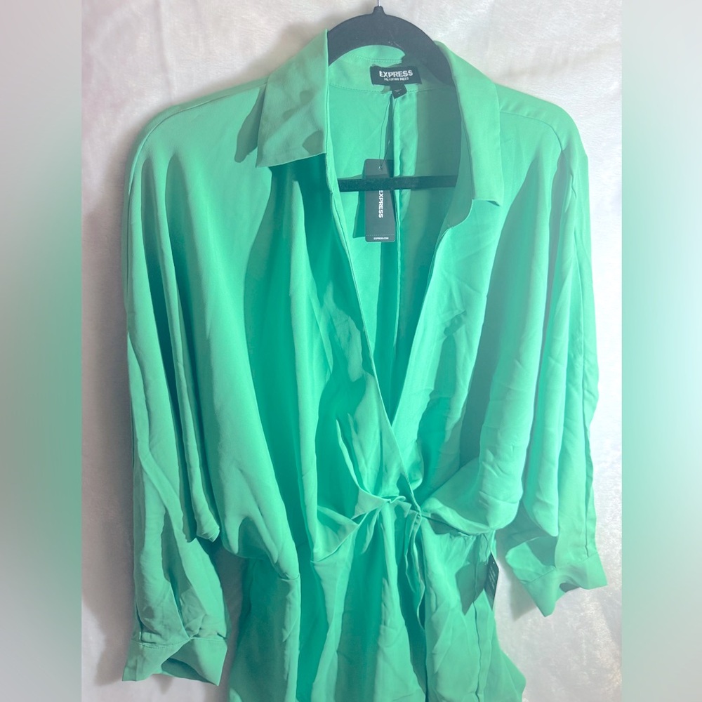 EXPRESS Deep V-Neck Surplice Shirt Romper - Picture 6 of 7